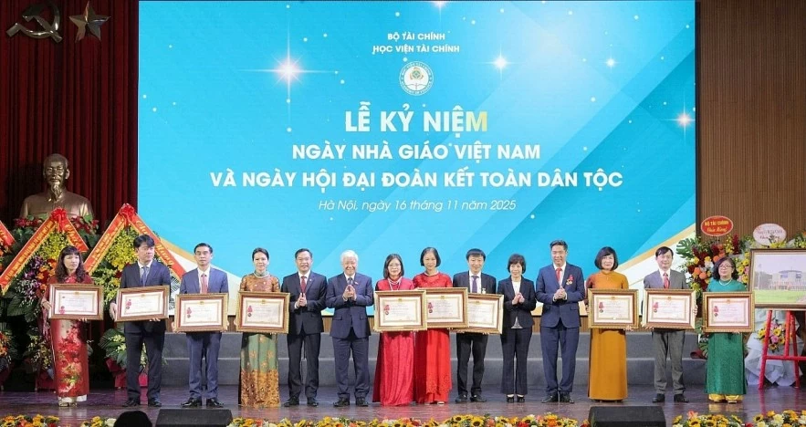 Học viện Tài chính kỷ niệm Ngày Nhà giáo Việt Nam và Ngày hội đại đoàn kết toàn dân tộc
