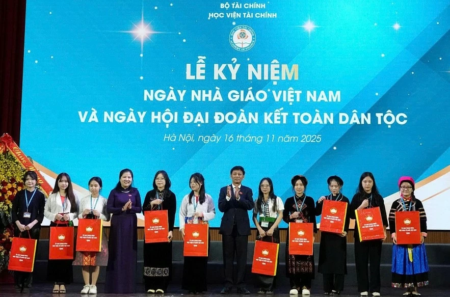 Học viện Tài chính kỷ niệm Ngày Nhà giáo Việt Nam và Ngày hội đại đoàn kết toàn dân tộc