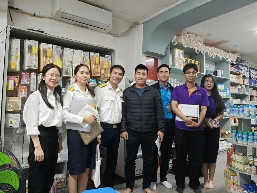 Thuế TP. Huế khảo sát tình hình triển khai 45 ngày cao điểm chuyển đổi sang kê khai với hộ kinh doanh
