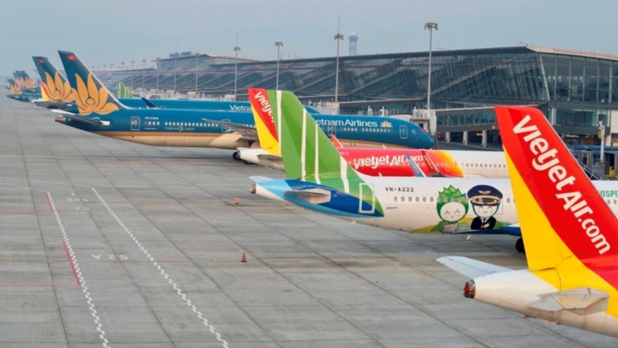 Hơn 230 nghìn chuyến bay cất cánh, tỷ lệ chậm chuyến vẫn thách thức ngành hàng không