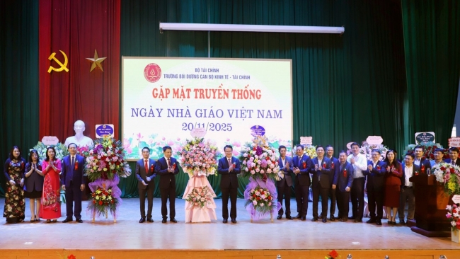 truong boi duong can bo kinh te tai chinh gap mat truyen thong nhan ngay nha giao viet nam