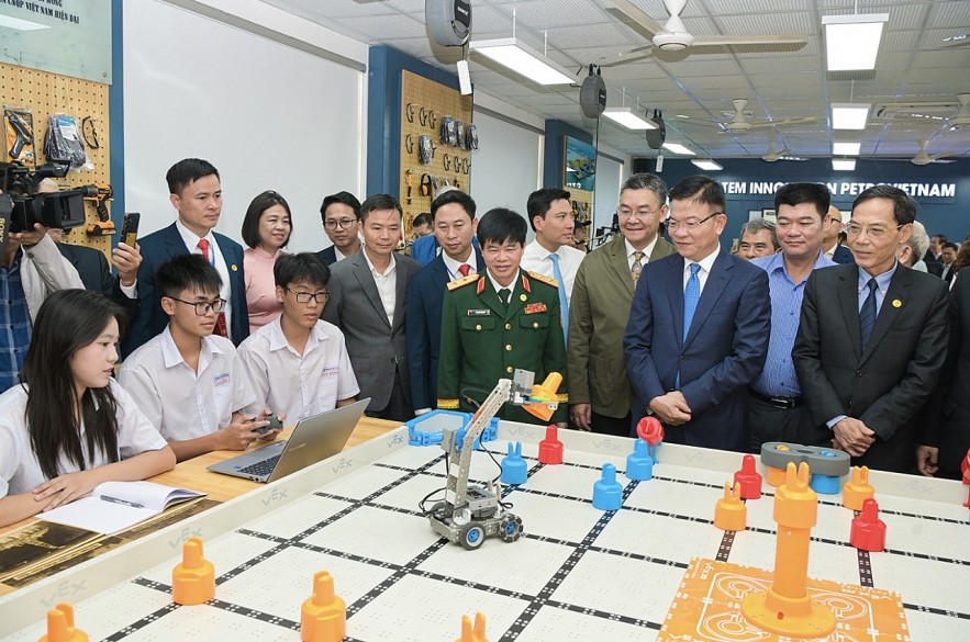 undefined STEM Innovation Petrovietnam: Ươm mầm nhân lực khoa học công nghệ cho tương lai