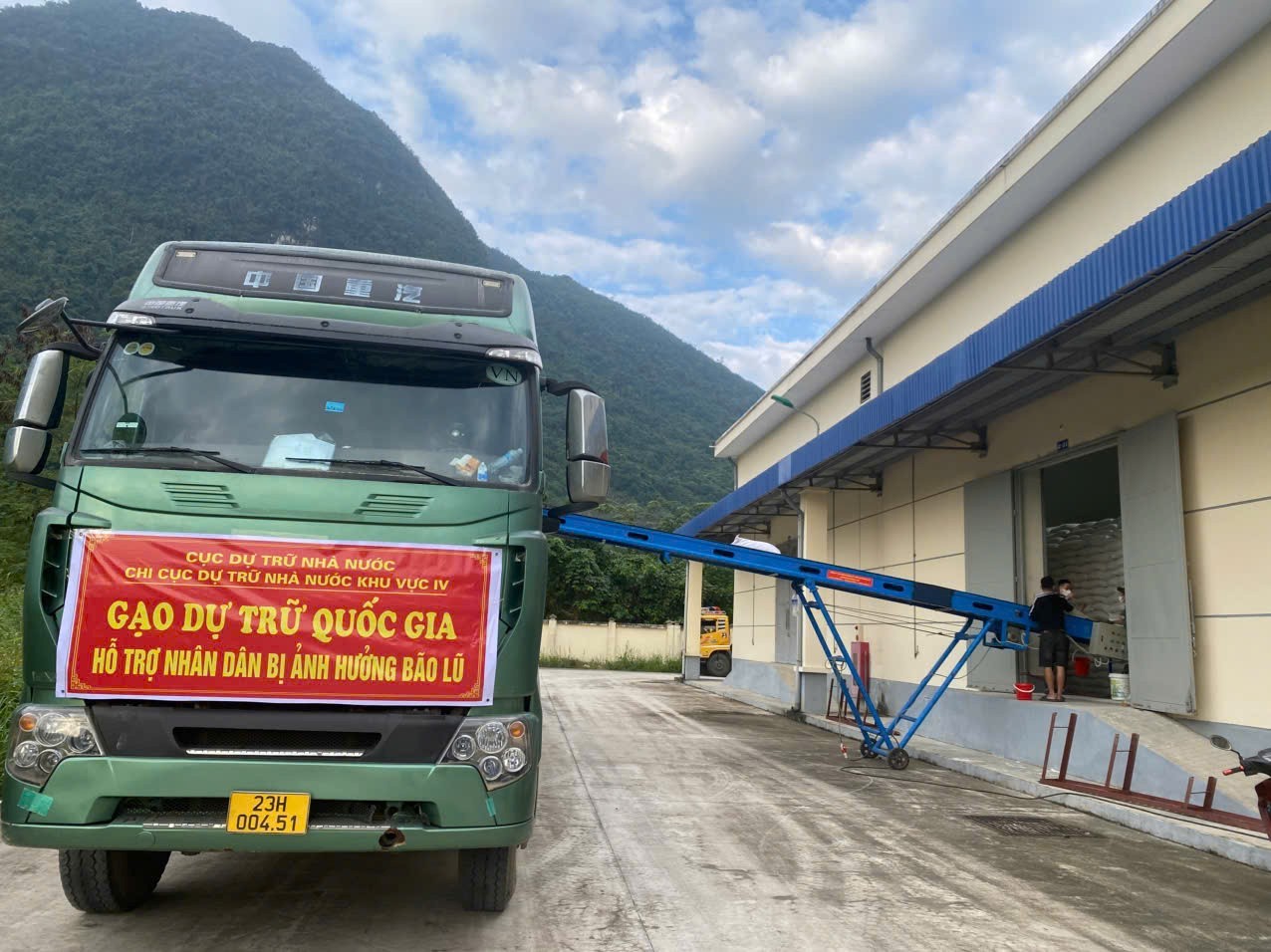 Chi cục Dự trữ Nhà nước khu vực IV đã xuất cấp hơn 969 tấn gạo cho tỉnh Tuyên Quang và Thái Nguyên Chi cục Dự trữ Nhà nước khu vực IV đã xuất cấp hơn 969 tấn gạo cho tỉnh Tuyên Quang và Thái Nguyên