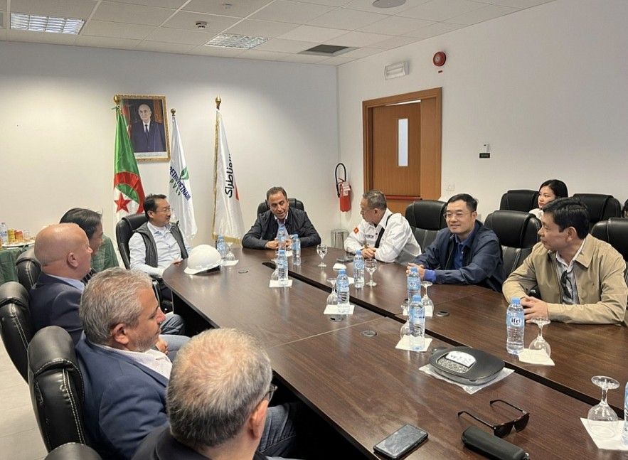 Đoàn công tác Petrovietnam làm việc tại dự án khai thác mỏ Algeria