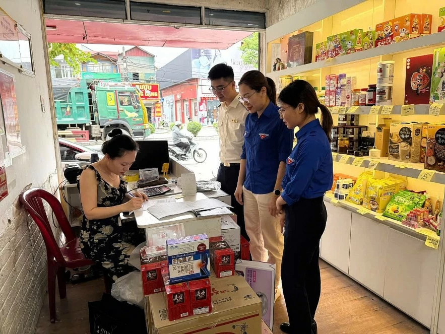 Đoàn Thanh niên Thuế tỉnh Điện Biên ra quân 30 ngày cao điểm chuyển đổi hộ kinh doanh sang kê khai thuế