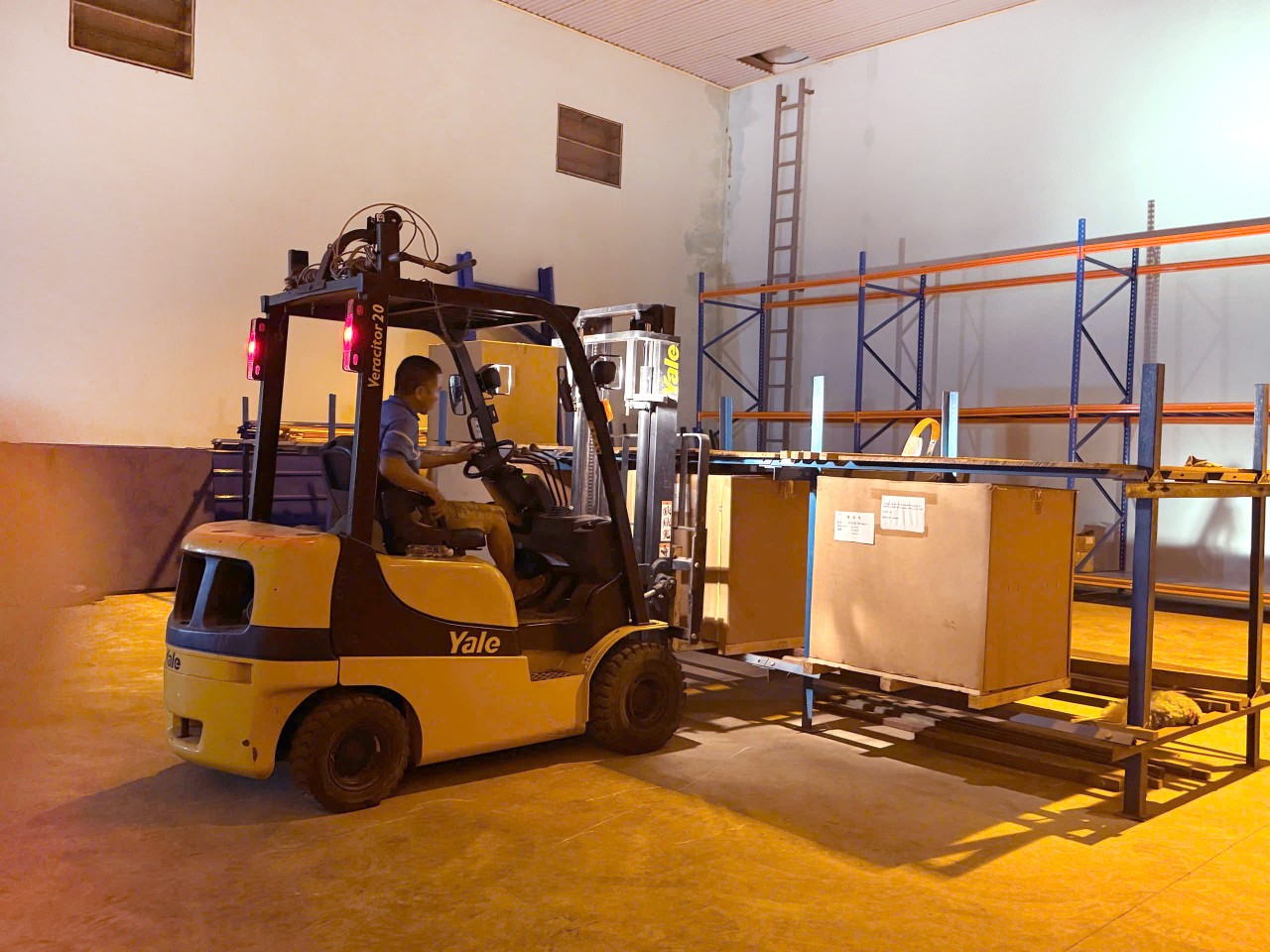 Khẩn cấp xuất cấp hàng nghìn vật tư, thiết bị và 5 xuồng cao tốc cho tỉnh Đắk Lắk để ứng phó với mưa lũ