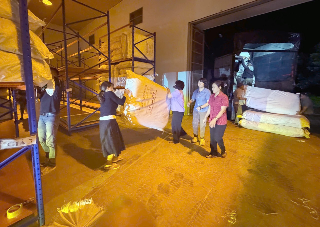 Khẩn cấp xuất cấp hàng nghìn vật tư, thiết bị và 5 xuồng cao tốc cho tỉnh Đắk Lắk để ứng phó với mưa lũ