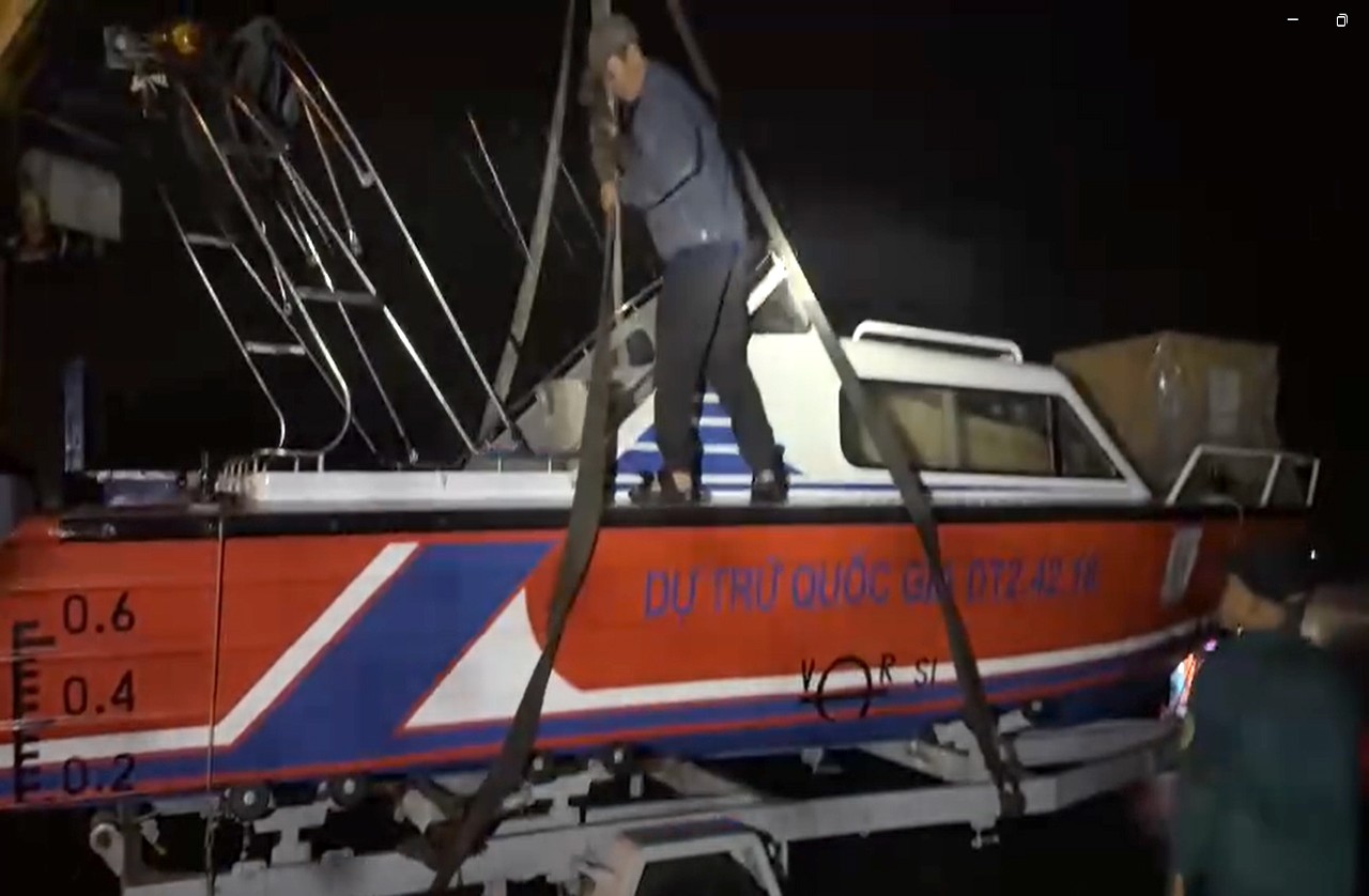 Khẩn cấp xuất cấp hàng nghìn vật tư, thiết bị và 5 xuồng cao tốc cho tỉnh Đắk Lắk để ứng phó với mưa lũ