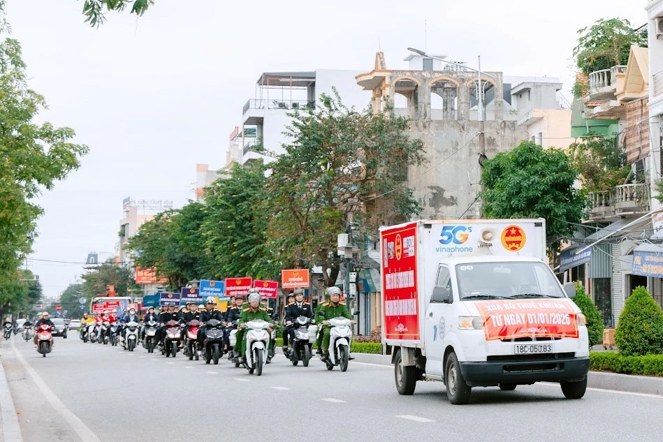 Thuế tỉnh Ninh Bình đồng loạt ra quân hỗ trợ hộ kinh doanh chuyển đổi sang phương pháp kê khai