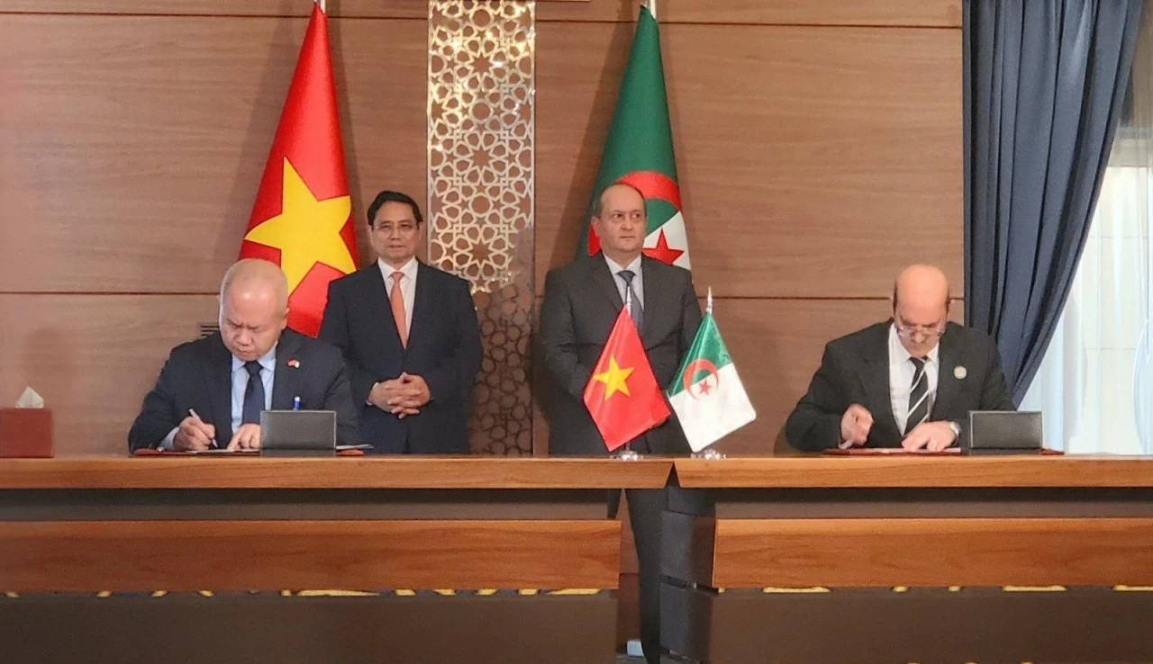 Việt Nam và Algeria ký kết Phụ lục Nghị định thư về xử lý nợ tổng thể giữa hai Chính phủ Việt Nam và Algeria ký kết Phụ lục Nghị định thư về xử lý nợ tổng thể giữa hai Chính phủ