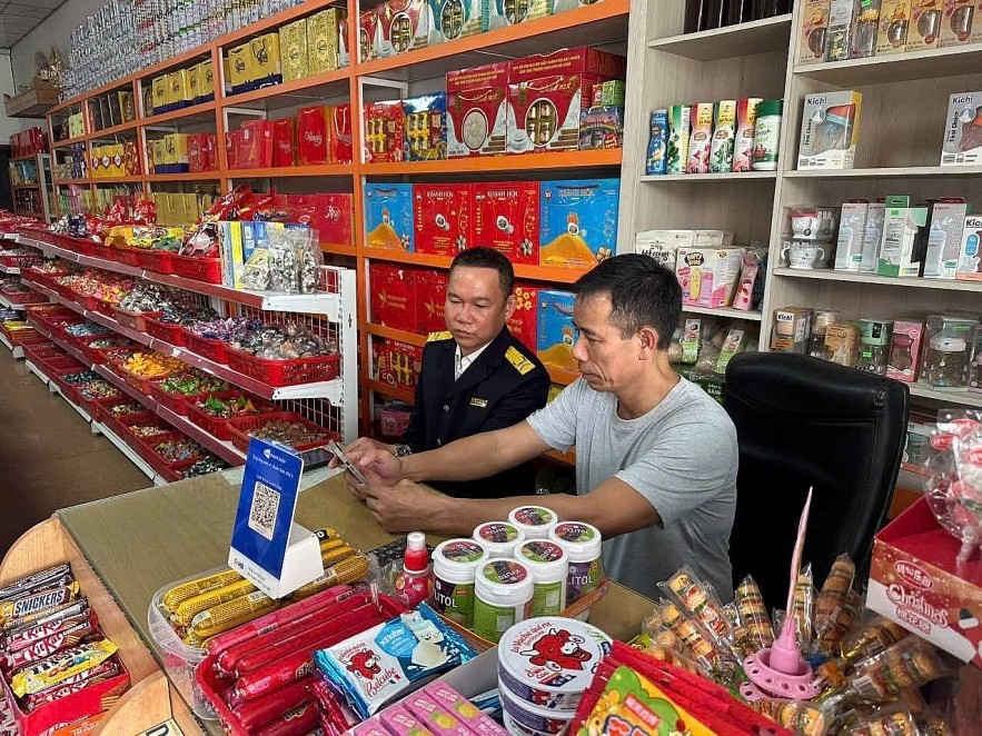 Cơ quan Thuế địa phương đẩy mạnh chiến dịch 60 ngày hỗ trợ hộ kinh doanh chuyển sang kê khai thuế Cơ quan Thuế địa phương đẩy mạnh chiến dịch 60 ngày hỗ trợ hộ kinh doanh chuyển sang kê khai thuế