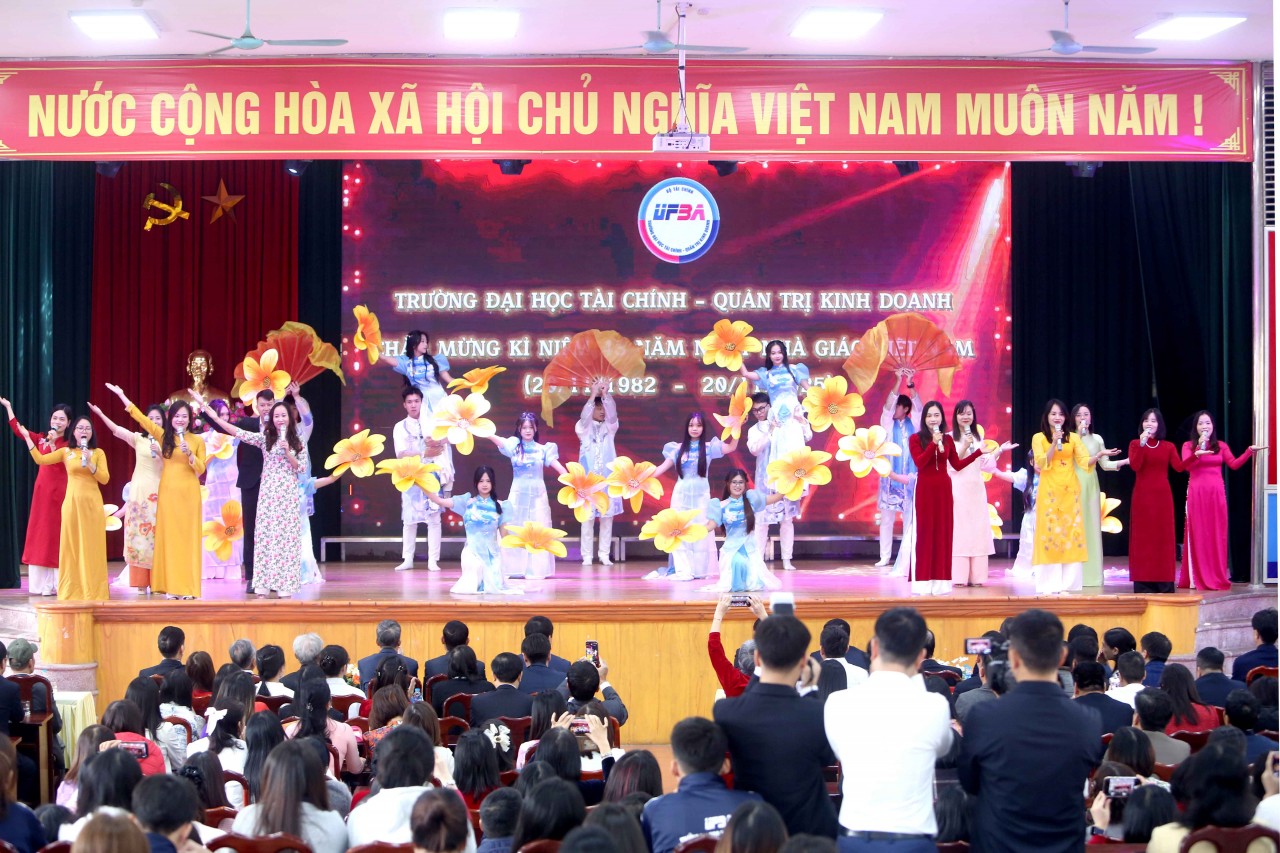 Trường Đại học Tài chính - Quản trị kinh doanh kỷ niệm 43 năm Ngày Nhà giáo Việt Nam Trường Đại học Tài chính - Quản trị kinh doanh kỷ niệm 43 năm Ngày Nhà giáo Việt Nam
