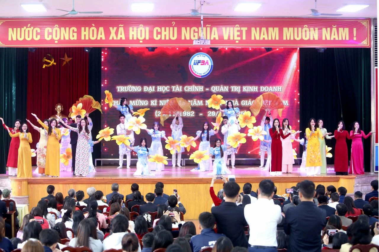 Trường Đại học Tài chính - Quản trị kinh doanh kỷ niệm 43 năm Ngày Nhà giáo Việt Nam Trường Đại học Tài chính - Quản trị kinh doanh kỷ niệm 43 năm Ngày Nhà giáo Việt Nam