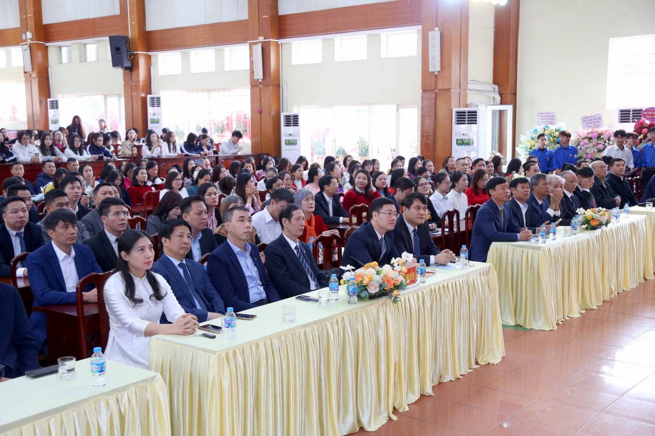 Trường Đại học Tài chính - Quản trị kinh doanh kỷ niệm 43 năm Ngày Nhà giáo Việt Nam Trường Đại học Tài chính - Quản trị kinh doanh kỷ niệm 43 năm Ngày Nhà giáo Việt Nam