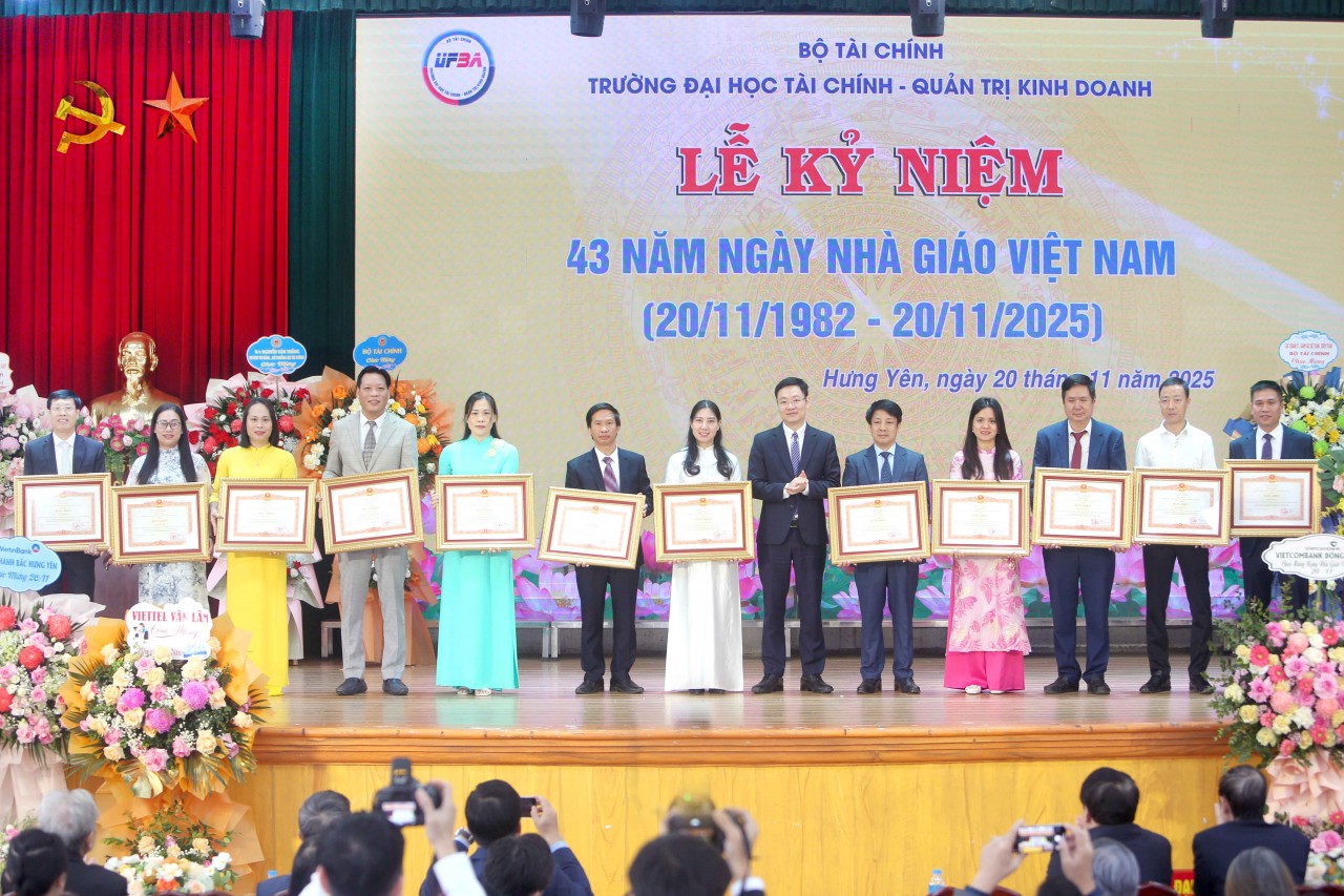 Trường Đại học Tài chính - Quản trị kinh doanh kỷ niệm 43 năm Ngày Nhà giáo Việt Nam Trường Đại học Tài chính - Quản trị kinh doanh kỷ niệm 43 năm Ngày Nhà giáo Việt Nam