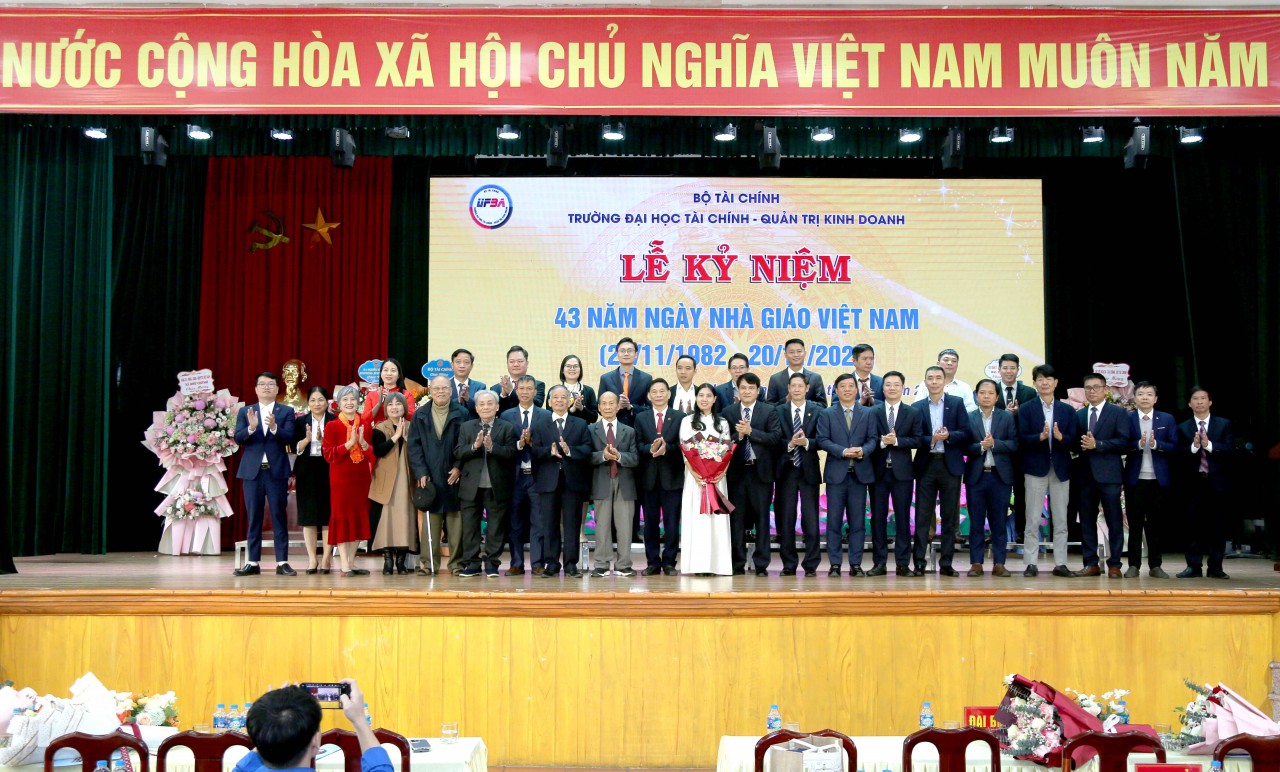 Trường Đại học Tài chính - Quản trị kinh doanh kỷ niệm 43 năm Ngày Nhà giáo Việt Nam Trường Đại học Tài chính - Quản trị kinh doanh kỷ niệm 43 năm Ngày Nhà giáo Việt Nam