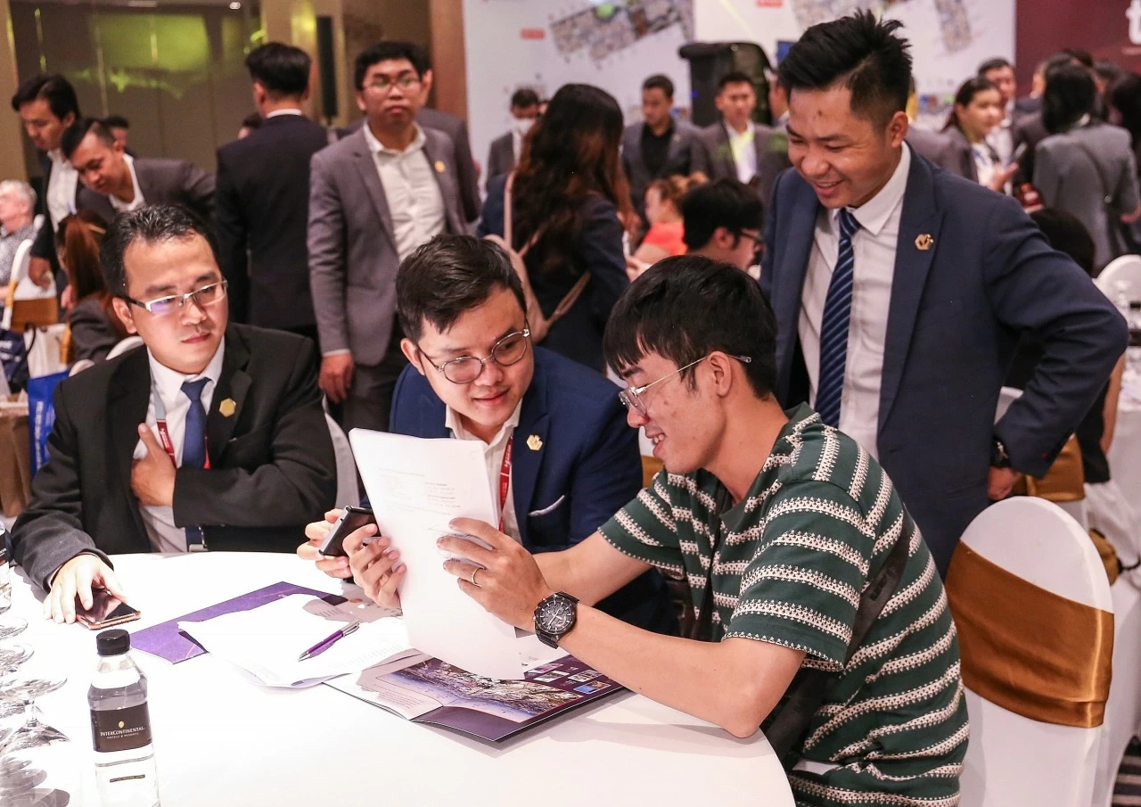 Mức lệ phí cấp Chứng chỉ hành nghề môi giới bất động sản áp dụng từ 20/11/2025 Mức lệ phí cấp Chứng chỉ hành nghề môi giới bất động sản áp dụng từ 20/11/2025