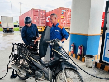 Ngày 21/11: Giá xăng dầu trong nước đồng loạt giảm, thế giới đảo chiều tăng