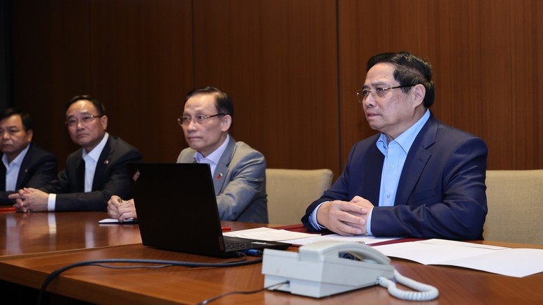 Thủ tướng: Huy động mọi lực lượng, bằng mọi cách cứu người trong mưa lũ