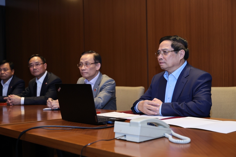 Thủ tướng: Huy động mọi lực lượng, bằng mọi cách cứu người trong mưa lũ- Ảnh 1. Thủ tướng: Huy động mọi lực lượng, bằng mọi cách cứu người trong mưa lũ- Ảnh 1.