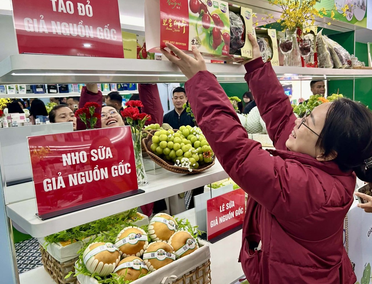 Hà Nội: Trưng bày 500 sản phẩm giúp người dân hiểu hàng thật - tránh hàng giả