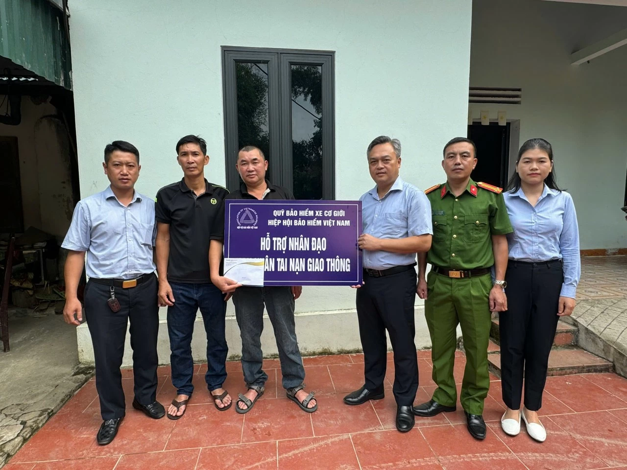 Quỹ Bảo hiểm xe cơ giới trao hỗ trợ nhân đạo cho nạn nhân tai nạn giao thông Quỹ Bảo hiểm xe cơ giới trao hỗ trợ nhân đạo cho nạn nhân tai nạn giao thông