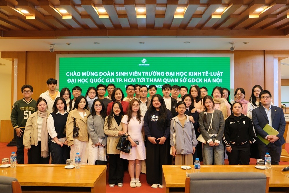 Sở Giao dịch Chứng khoán Hà Nội tiếp đoàn sinh viên Trường Đại học Kinh tế - Luật