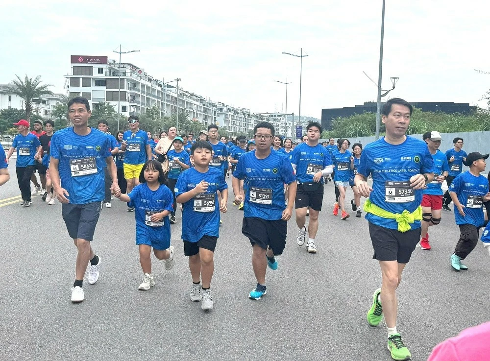 Giải Marathon Quốc tế Di sản Hạ Long 2025 thu hút gần 15.000 người tham gia Giải Marathon Quốc tế Di sản Hạ Long 2025 thu hút gần 15.000 người tham gia