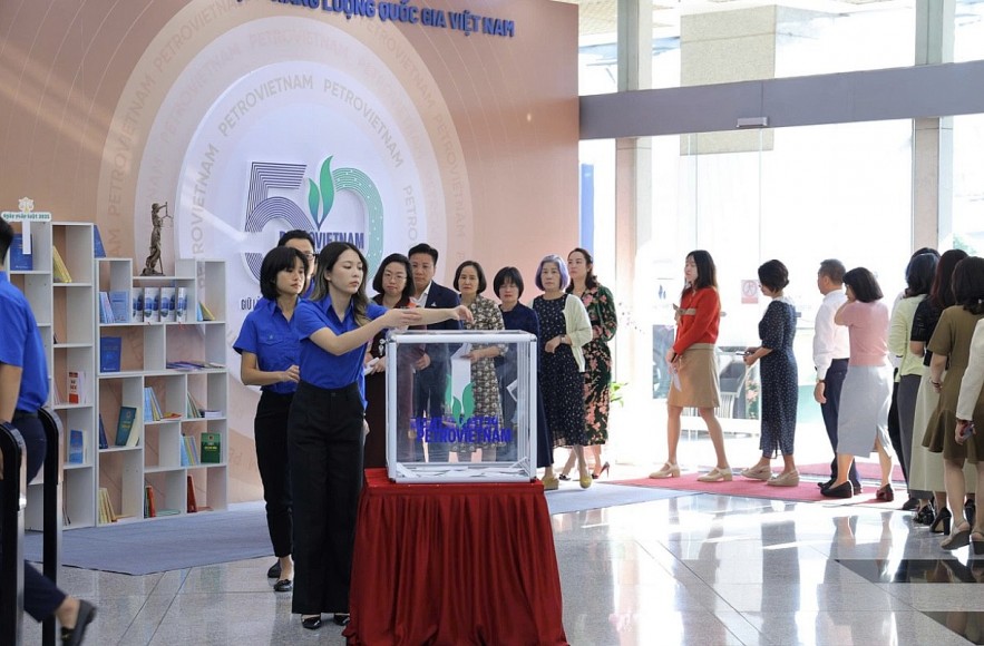 undefined Chủ tịch HĐTV Petrovietnam Lê Mạnh Hùng phát động ủng hộ đồng bào chịu ảnh hưởng bởi thiên tai