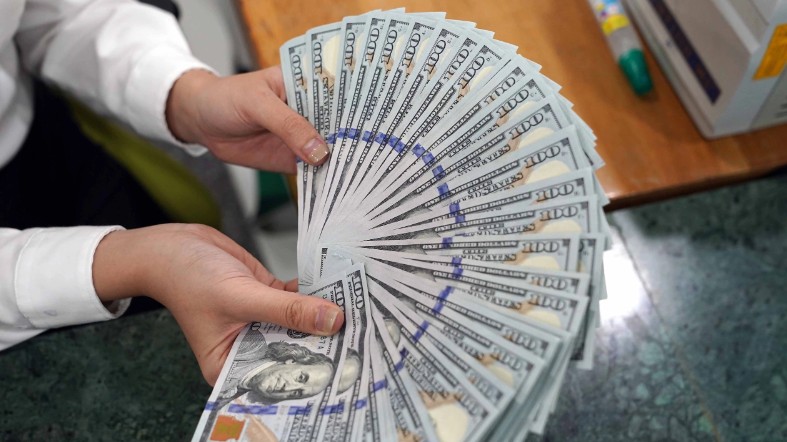 Tỷ giá USD hôm nay (25/11): Thế giới suy yếu, "chợ đen" tiếp đà tăng