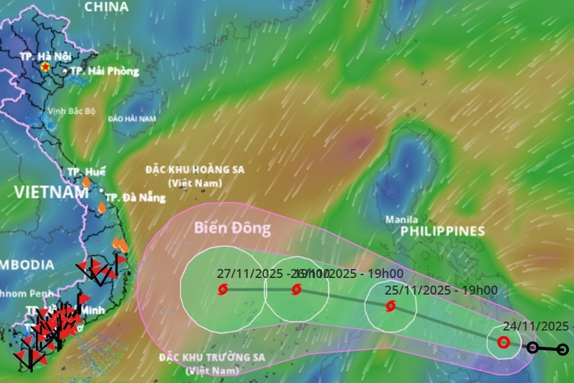 Vừa khôi phục sản xuất, kinh doanh, vừa sẵn sàng phương án ứng phó với bão số 15