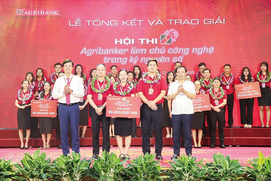Agribank vươn mình trong “cuộc đua” số hóa