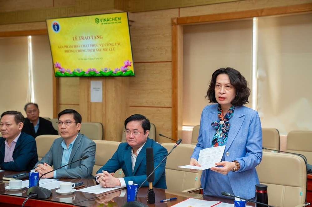 Vinachem cam kết tài trợ toàn bộ hóa chất khử khuẩn và xử lý nguồn nước sau mưa lũ cho các tỉnh miền Trung và Tây Nguyên