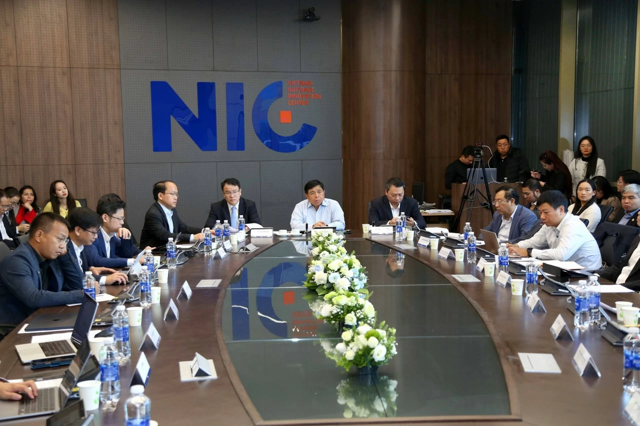 Việt Nam cần làm gì để phát triển nhanh các ngành công nghệ chiến lược trong 1 - 2 năm tới? Việt Nam cần làm gì để phát triển nhanh các ngành công nghệ chiến lược trong 1 - 2 năm tới?