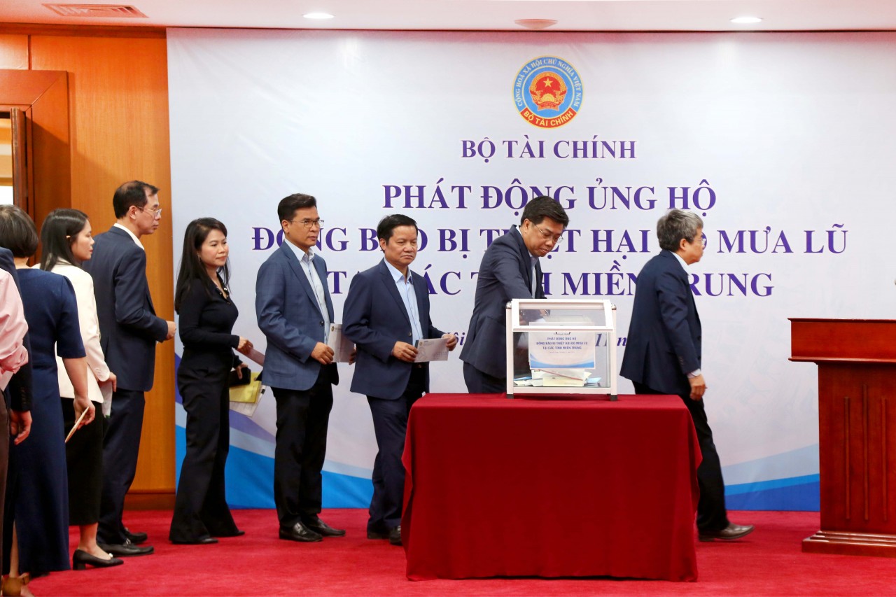 Bộ Tài chính phát động ủng hộ đồng bào miền Trung, Tây Nguyên bị thiệt hại do mưa lũ Bộ Tài chính phát động ủng hộ đồng bào miền Trung, Tây Nguyên bị thiệt hại do mưa lũ
