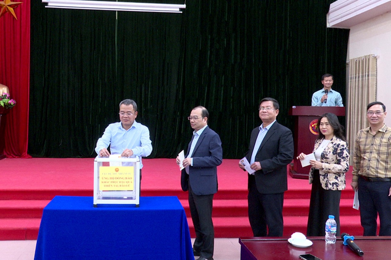 Bộ Tài chính phát động ủng hộ đồng bào miền Trung, Tây Nguyên bị thiệt hại do mưa lũ Bộ Tài chính phát động ủng hộ đồng bào miền Trung, Tây Nguyên bị thiệt hại do mưa lũ