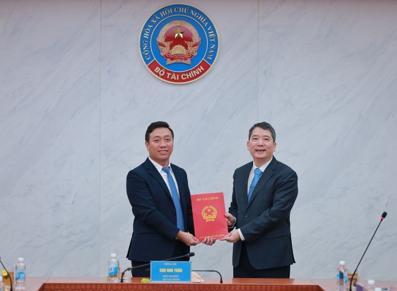 Bộ Tài chính trao quyết định bổ nhiệm Vụ trưởng Vụ Giám sát và Thẩm định đầu tư