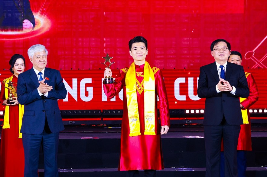 Doanh nhân Đỗ Quang Vinh được vinh danh trong TOP 10 Giải thưởng Sao Đỏ 2025 Doanh nhân Đỗ Quang Vinh được vinh danh trong TOP 10 Giải thưởng Sao Đỏ 2025