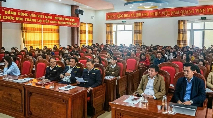 Thuế tỉnh Quảng Trị phổ biến chính sách thuế mới và đối thoại doanh nghiệp năm 2025 Thuế tỉnh Quảng Trị phổ biến chính sách thuế mới và đối thoại doanh nghiệp năm 2025