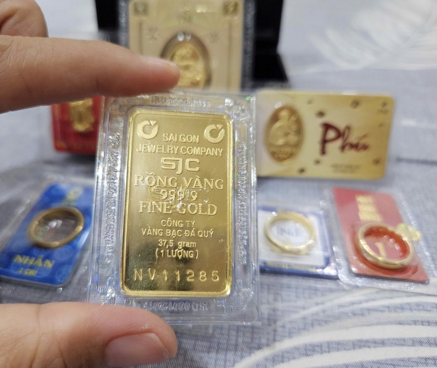 Giá vàng hôm nay (28/11): Vàng miếng SJC và vàng nhẫn neo ở mức rất cao