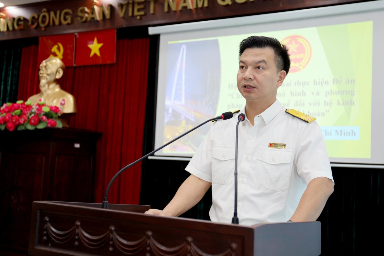 Cán bộ Thuế TP. Hồ Chí Minh sẽ đồng hành cùng từng hộ kinh doanh khi chuyển đổi Cán bộ Thuế TP. Hồ Chí Minh sẽ đồng hành cùng từng hộ kinh doanh khi chuyển đổi