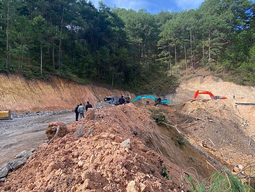 Kết cấu hạ tầng giao thông thiệt hại nặng nề do mưa lũ tại Nam Trung Bộ