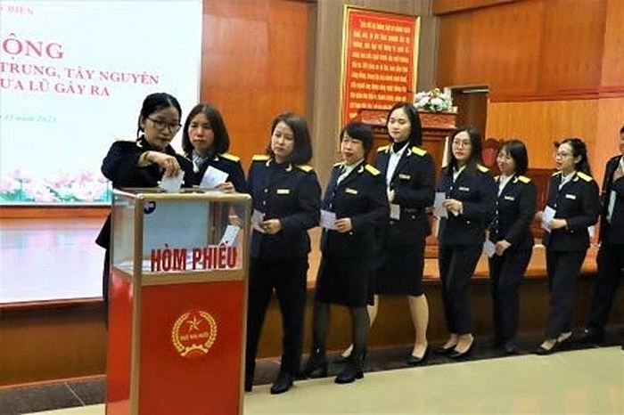 Thuế tỉnh Điện Biên phát động ủng hộ đồng bào bị thiệt hại do mưa lũ tại Miền Trung, Tây Nguyên Thuế tỉnh Điện Biên phát động ủng hộ đồng bào bị thiệt hại do mưa lũ tại Miền Trung, Tây Nguyên