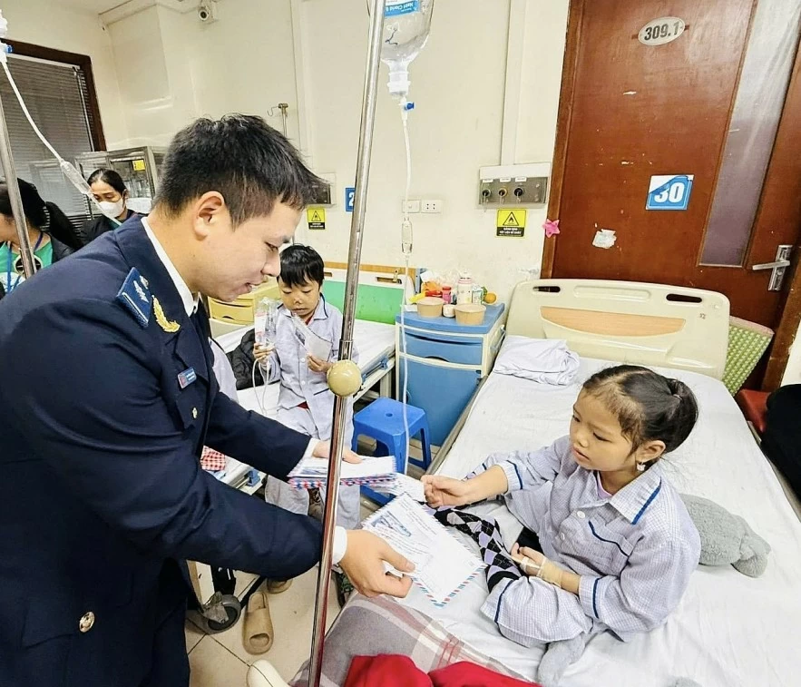 undefined Tuổi trẻ Hải quan lan tỏa yêu thương, tiếp sức cho các bệnh nhi ung thư