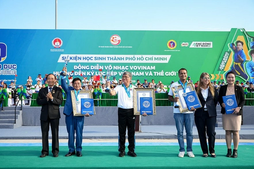 60.000 học sinh lập kỷ lục kép Việt Nam và thế giới với màn đồng diễn võ nhạc Vovinam