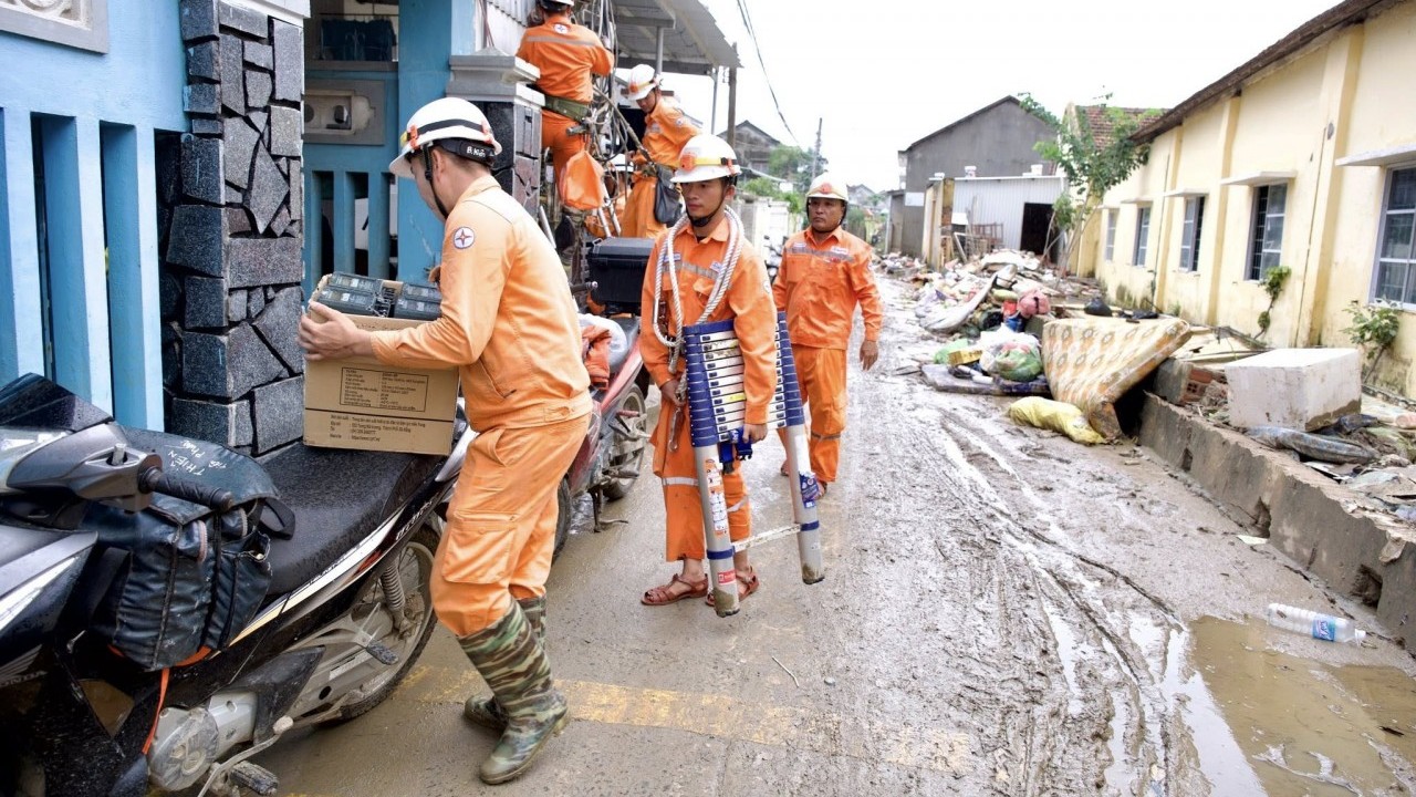 EVN thực hiện chương trình tháng tri ân khách hàng năm 2025