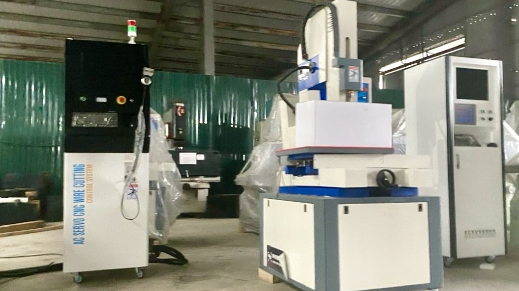 Hải quan khởi tố 2 vụ buôn lậu máy móc đã qua sử dụng, trục lợi tiền tỷ