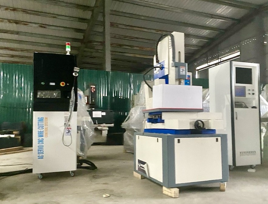 undefined Hải quan khởi tố 2 vụ buôn lậu máy móc đã qua sử dụng, trục lợi tiền tỷ