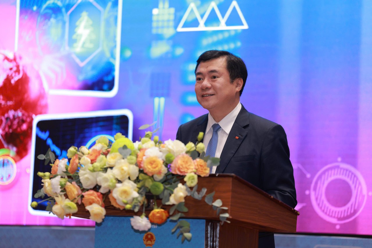 Chuyển đổi kép: Số hóa chuỗi cung ứng - Xanh hóa tăng trưởng Chuyển đổi kép: Số hóa chuỗi cung ứng - Xanh hóa tăng trưởng