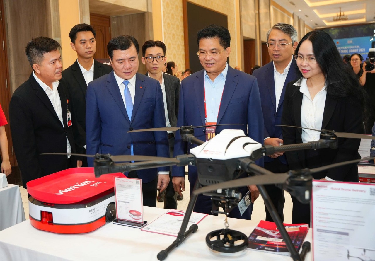 Chuyển đổi kép: Số hóa chuỗi cung ứng - Xanh hóa tăng trưởng Chuyển đổi kép: Số hóa chuỗi cung ứng - Xanh hóa tăng trưởng